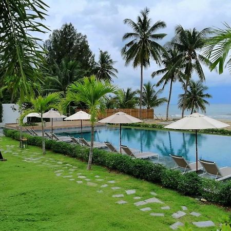 Tungtong Beach Villas Thap Sakae Exterior photo