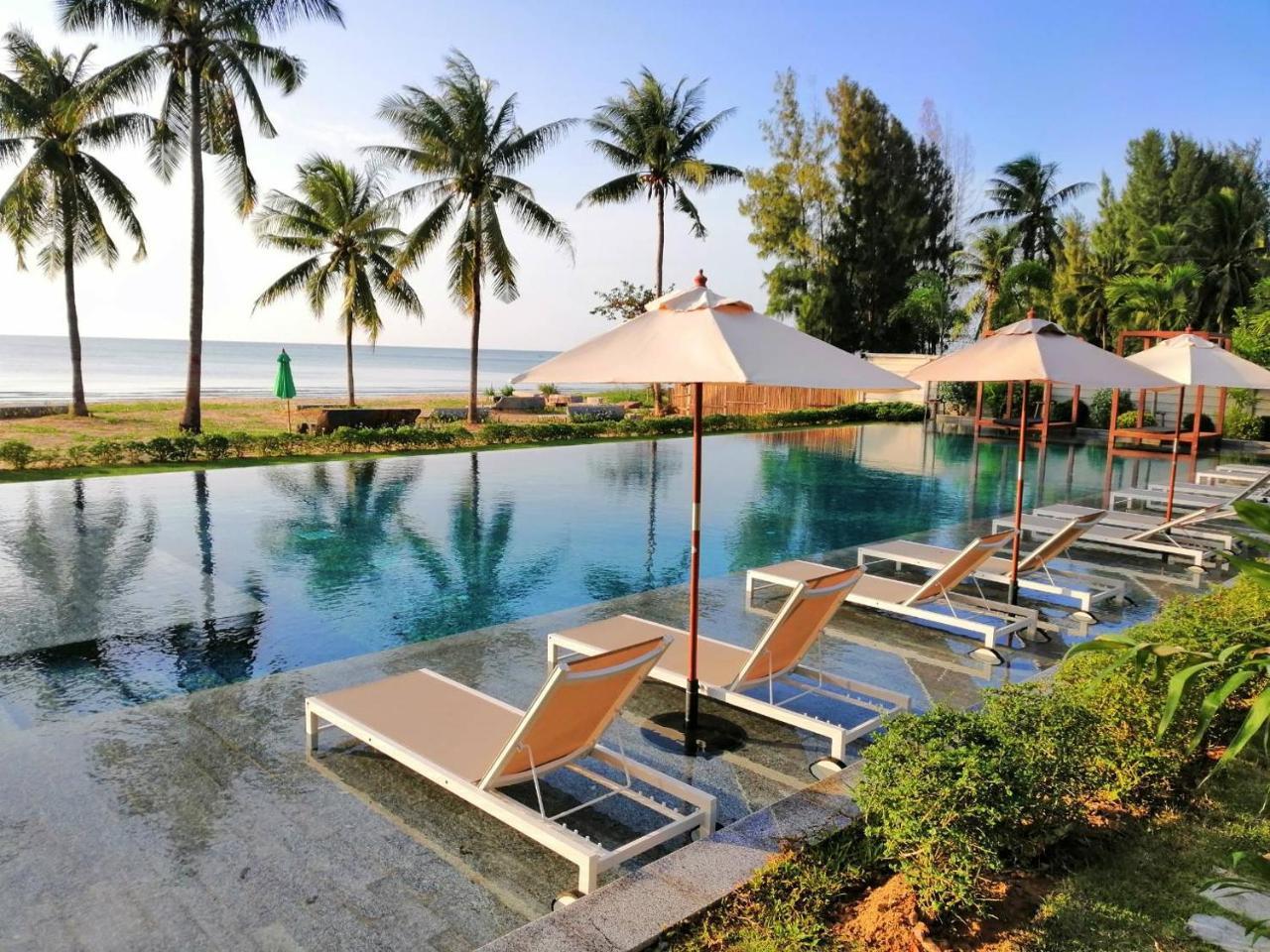 Tungtong Beach Villas Thap Sakae Exterior photo