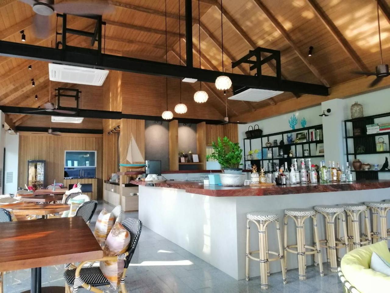 Tungtong Beach Villas Thap Sakae Exterior photo